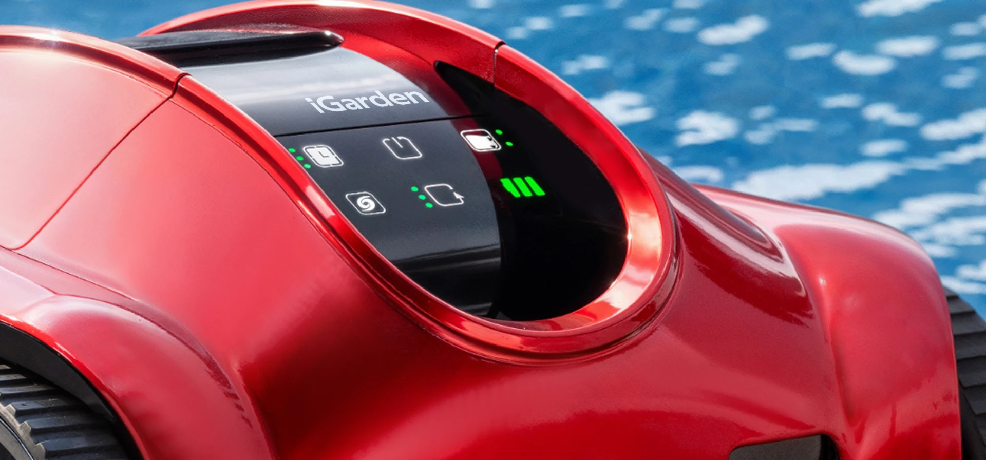 Gros plan sur le panneau de commande tactile intuitif et convivial pour les mains mouillées du iGarden Pool Cleaner K Pro